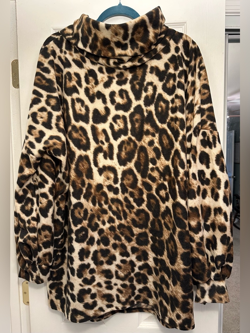 NWOT 3X Curvy‎ Lovey Leopard Print, Cowl Neck Sweater 🐆🐆🐆